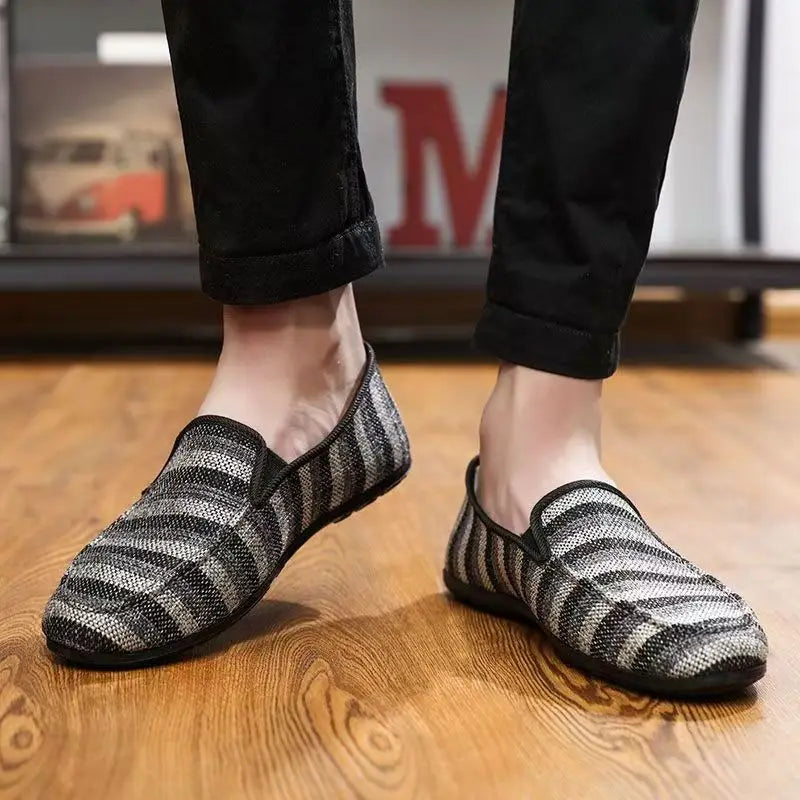 Men Spring Autumn New Flat Sole Striped Canvas Shoes Soft sole Non Slip Breathable Round Toe Slip On Casual Shoes Lazy Shoes