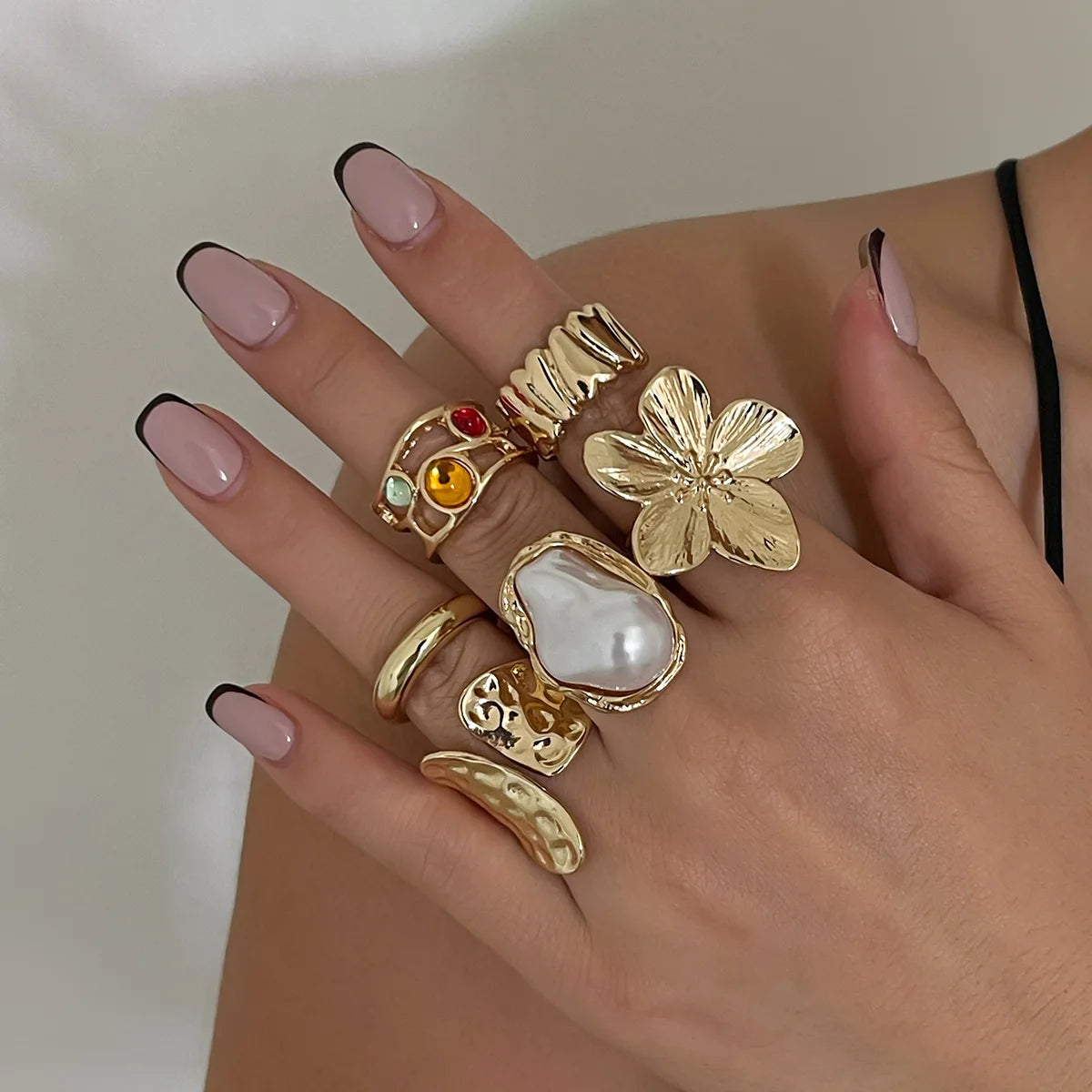 6Pcs Punk Exaggerated Metal Finger Rings Set for Women Men Vintage Flower Pearl Crystal Europe America Open Rings Luxury Jewelry