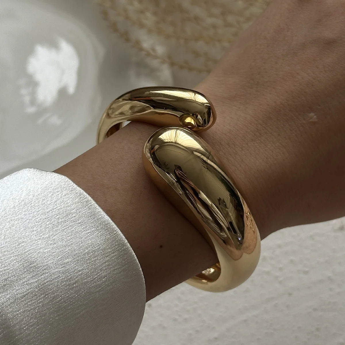 Vintage Metal Wave Twist Smooth Irregular Bracelet for Women Exaggerated Geometric Chunky Cuff Bangle Hip Hop Punk Jewelry