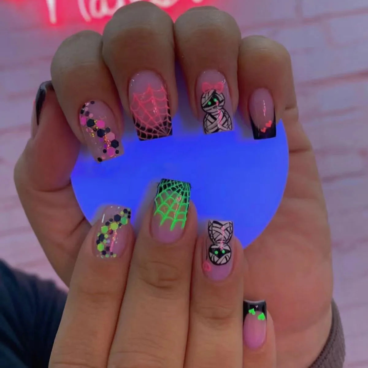 24pcs Glow In the Dark Fake Nails Extra Long Ballet False Nails Full Cover Wearable European Scary Halloween Press On Nails