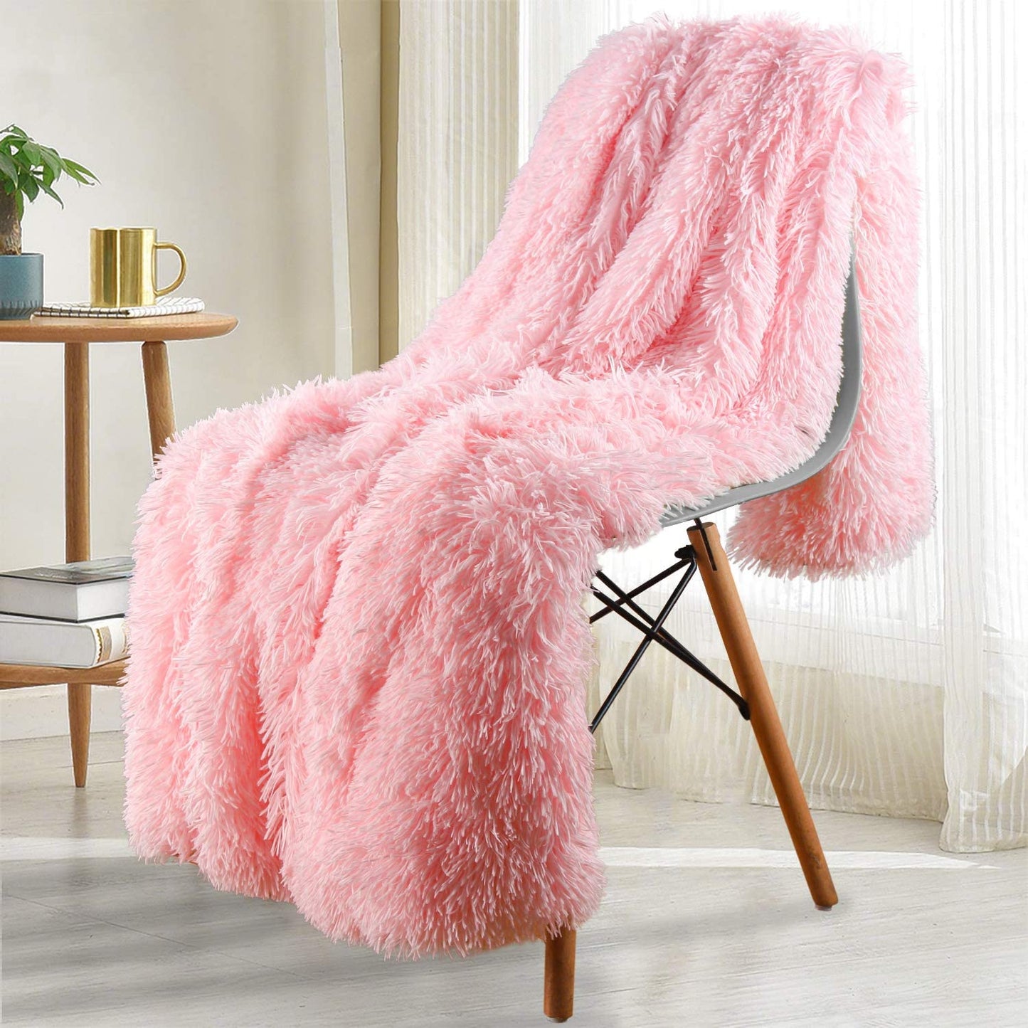 Thickened Fluffy Blanket Warm winter Bedspread on the bed