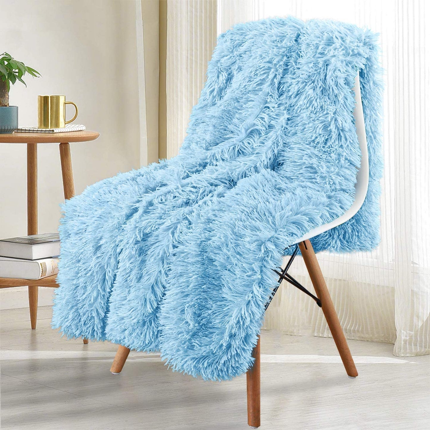 Thickened Fluffy Blanket Warm winter Bedspread on the bed