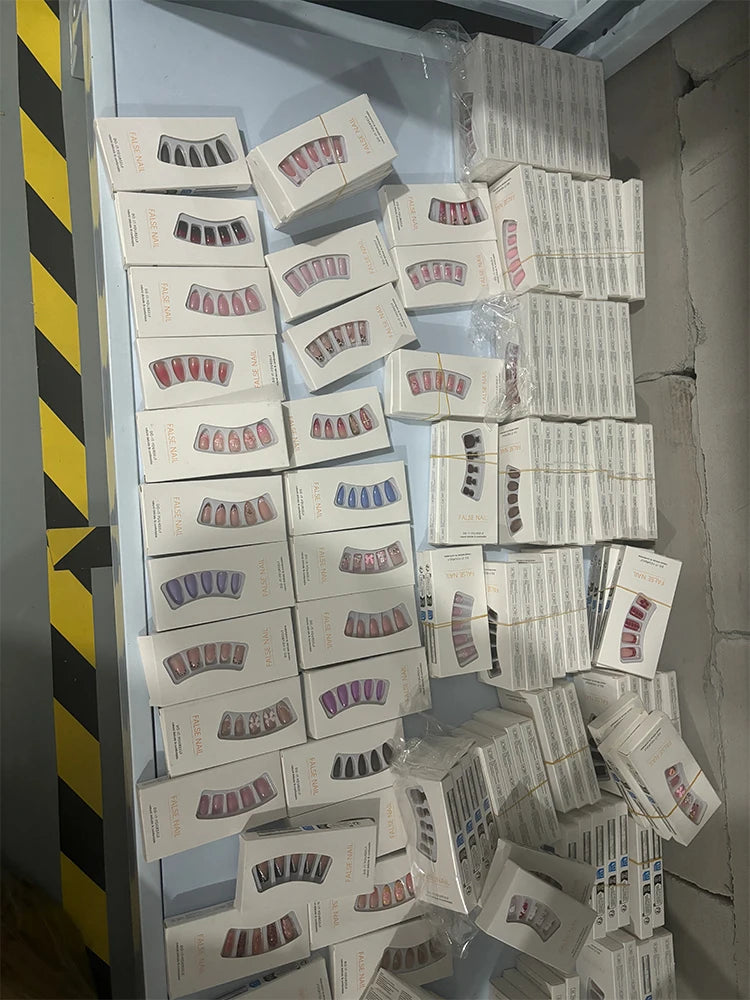 Surprise Box，96pcs（4 boxes） press on nails , Random delivery, multiple stylesNot limited to pictures, it has unlimited possibili