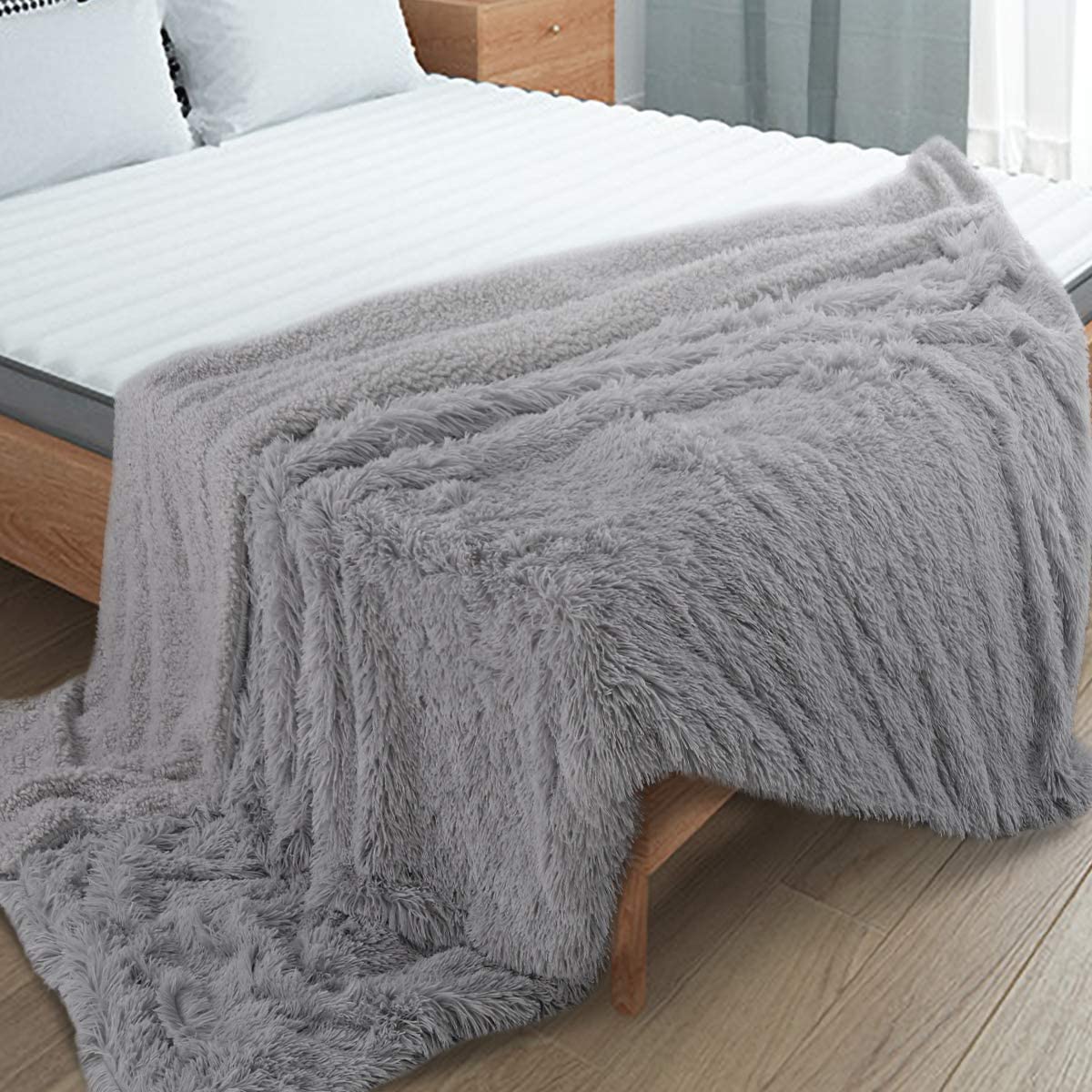 Thickened Fluffy Blanket Warm winter Bedspread on the bed