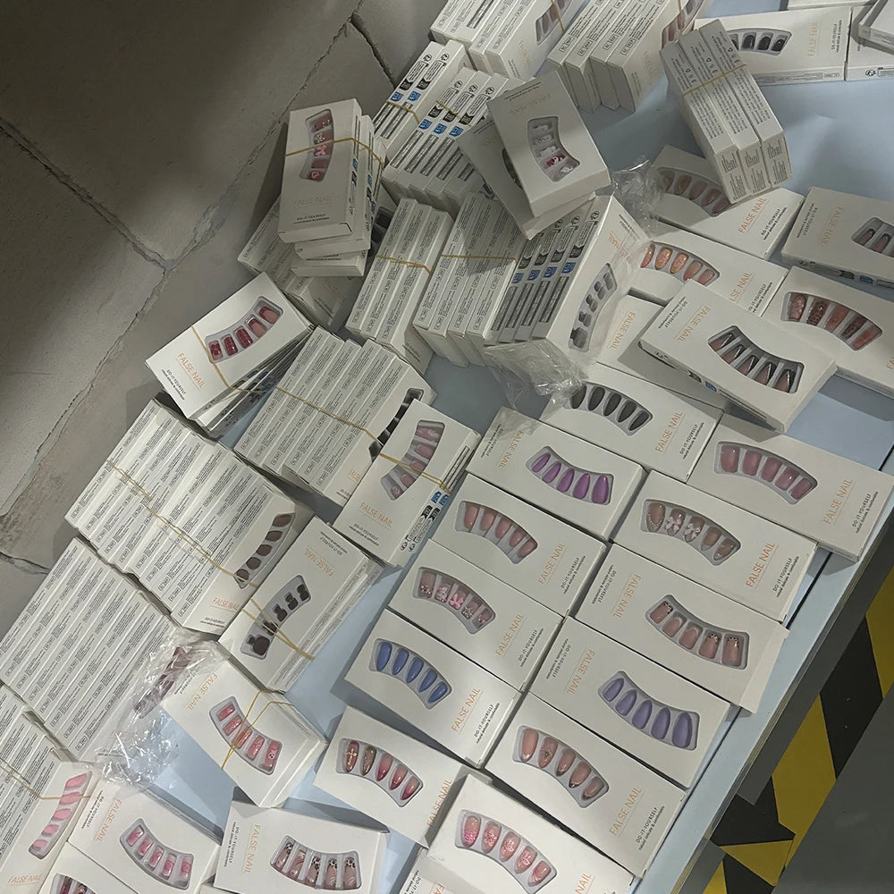 Surprise Box，96pcs（4 boxes） press on nails , Random delivery, multiple stylesNot limited to pictures, it has unlimited possibili