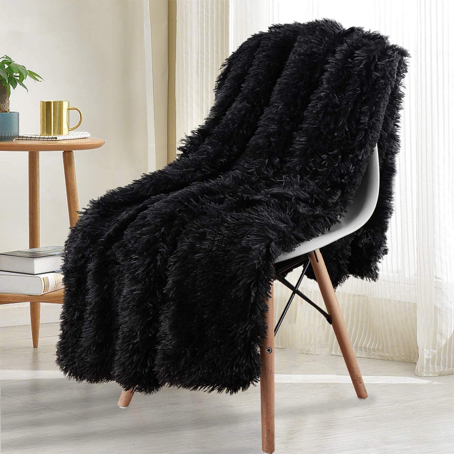 Thickened Fluffy Blanket Warm winter Bedspread on the bed