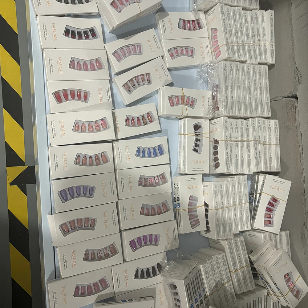 Surprise Box，96pcs（4 boxes） press on nails , Random delivery, multiple stylesNot limited to pictures, it has unlimited possibili