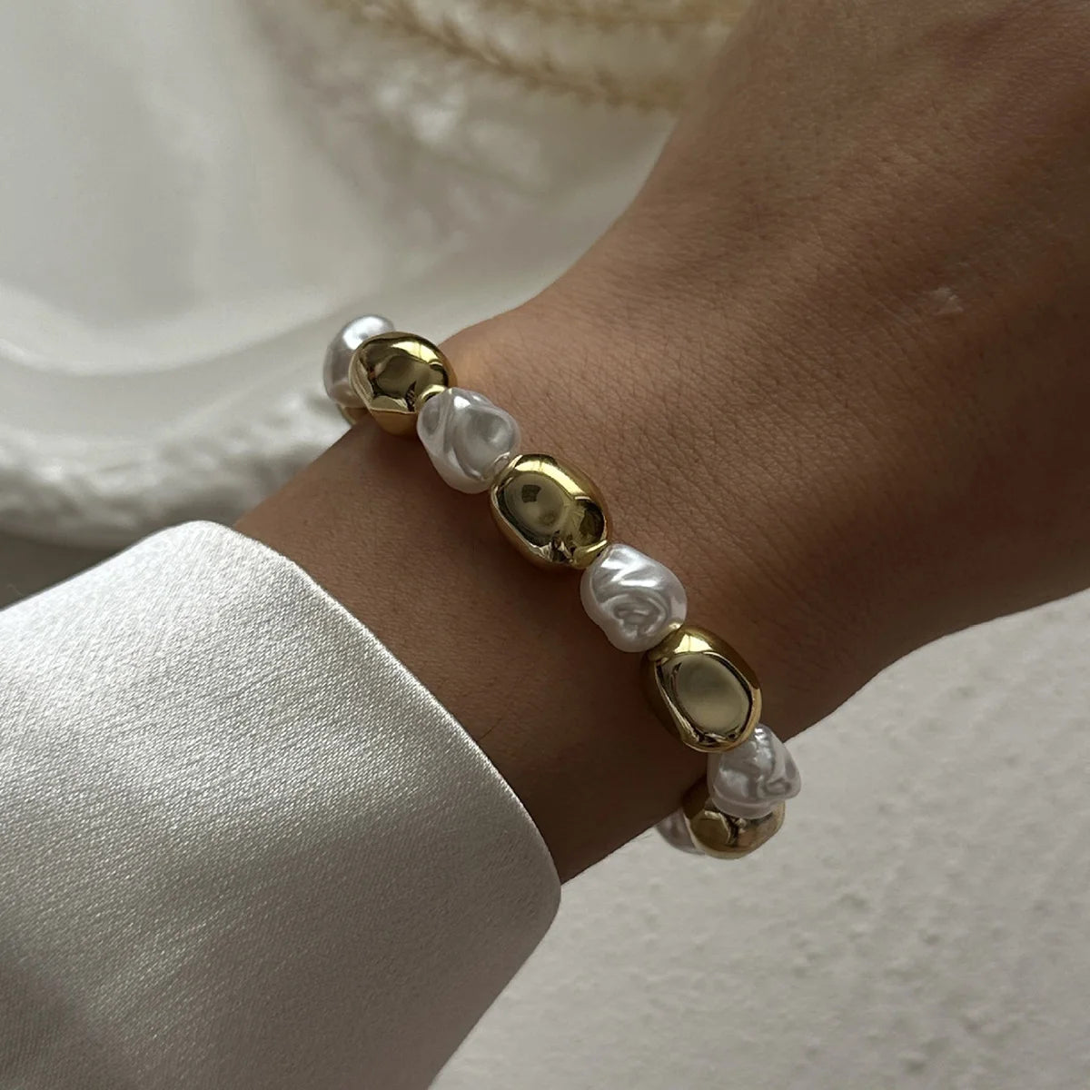 Vintage Metal Wave Twist Smooth Irregular Bracelet for Women Exaggerated Geometric Chunky Cuff Bangle Hip Hop Punk Jewelry