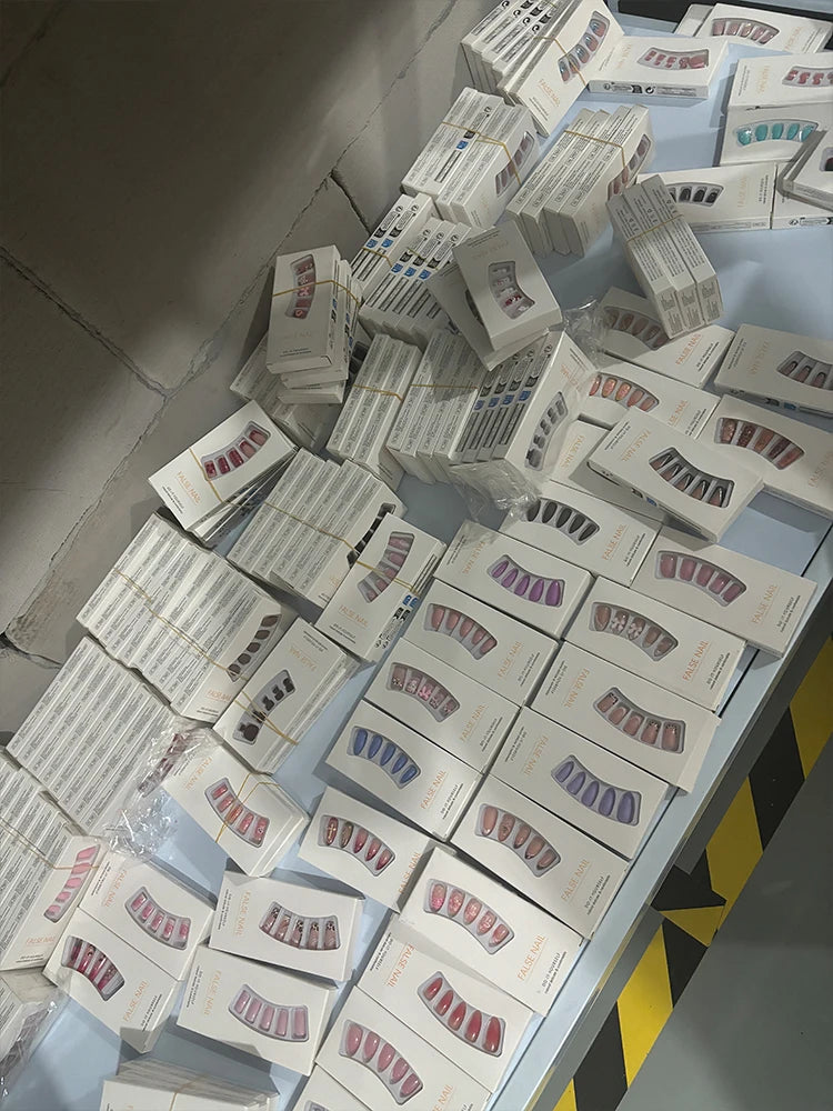 Surprise Box，96pcs（4 boxes） press on nails , Random delivery, multiple stylesNot limited to pictures, it has unlimited possibili