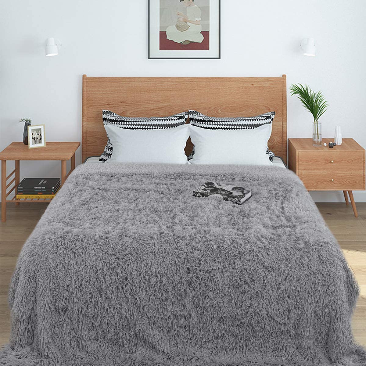 Thickened Fluffy Blanket Warm winter Bedspread on the bed