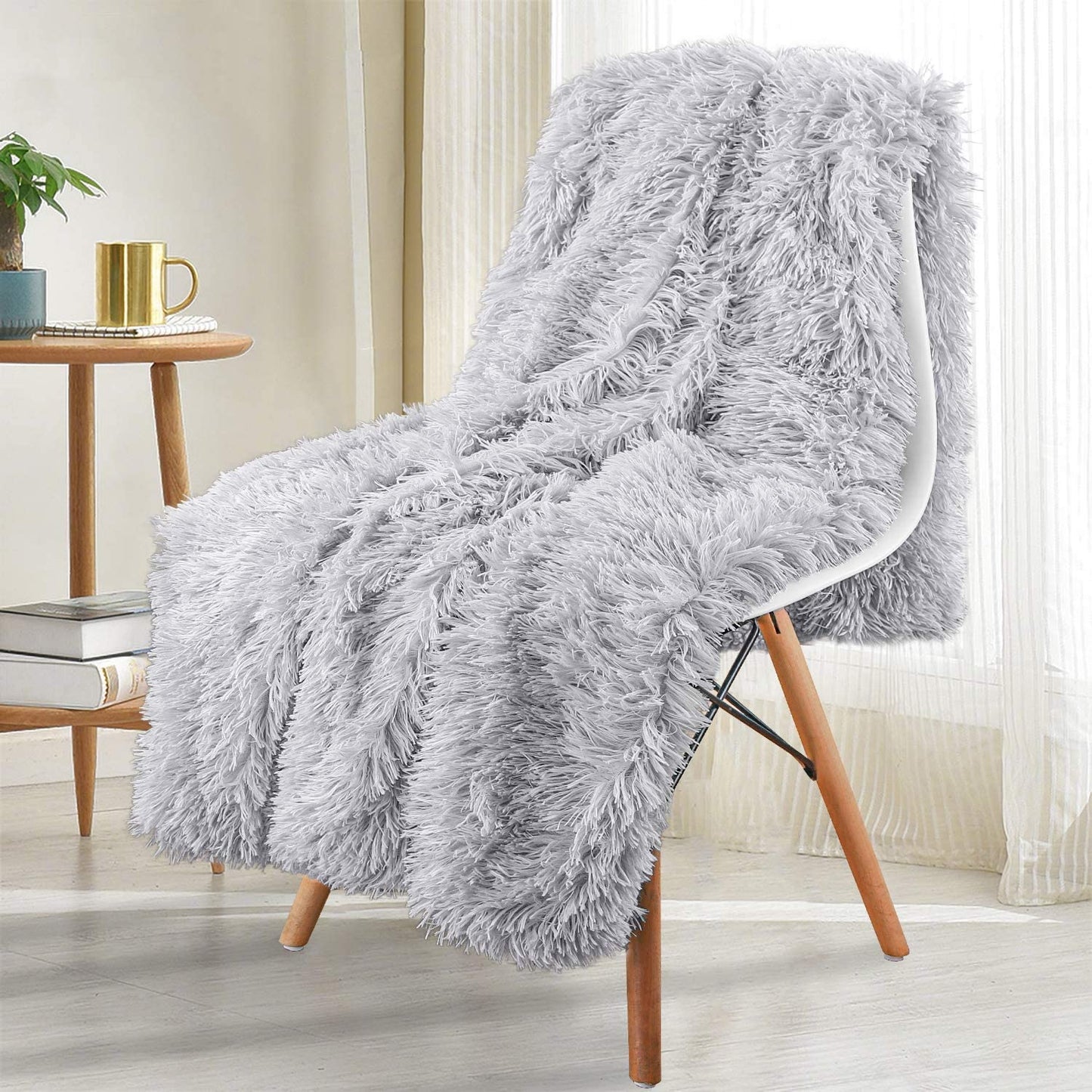 Thickened Fluffy Blanket Warm winter Bedspread on the bed