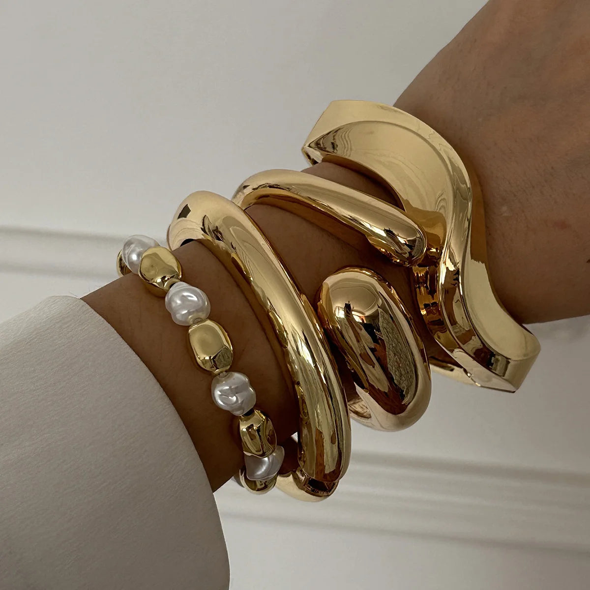 Vintage Metal Wave Twist Smooth Irregular Bracelet for Women Exaggerated Geometric Chunky Cuff Bangle Hip Hop Punk Jewelry